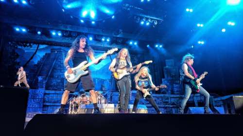 Οι θρυλικοί Iron Maiden μπήκαν στο γήπεδο &amp; έπαιξαν ποδόσφαιρο (βίντεο)