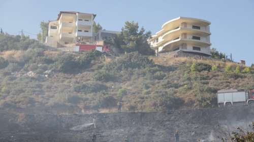 Σε ύφεση και οριοθετημένη η πυρκαγιά στην Πεντέλη