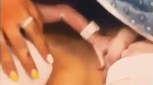 ΗΠΑ: Δίδυμο δίνει δύναμη στην αδελφή του μετά τη γέννα