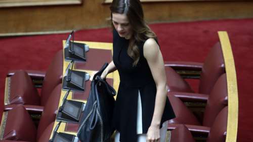 Αχτσιόγλου: «Η ΝΔ αναβιώνει εθελοντικά σκληρές μνημονιακές πολιτικές»