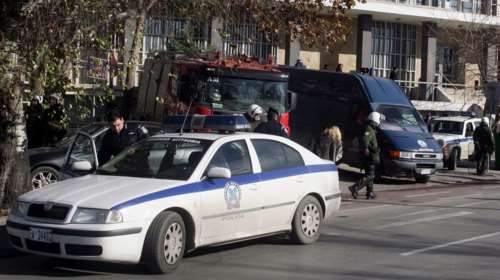 Κάθειρξη 6,5 ετών στον 23χρονο που επιχείρησε να ληστέψει τη σύζυγο Ταχιάου