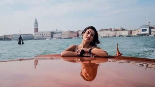 Ο Μαραβέγιας κοροϊδεύει το ντύσιμο της Σωτηροπούλου στη Βενετία [Εικόνα]