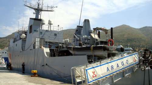 Μυτιλήνης: Διαρροή λαδιών στο λιμάνι από πλοίο της Frontex