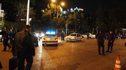 Οδηγός ΙΧ πυροβόλησε λεωφορείο με καραμπίνα μπροστά στο Κάραβελ