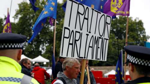 Βρετανία: Μεγάλο προβάδισμα των Τόρις έναντι των Εργατικών