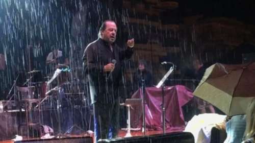 Ο Γιάννης Πάριος «πλακώθηκε» με δήμαρχο σε συναυλία: Μην λες εξυπνάδες
