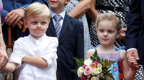 Πρώτη μέρα σχολείο για τα δίδυμα πριγκιπόπουλα του Μονακό [Εικόνες]