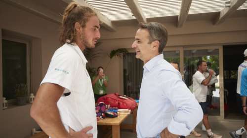 Στο Tatoi Club για να δει Τσιτσιπά ο πρωθυπουργός