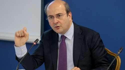Χατζηδάκης: Πελάτες της ΔΕΗ με χρέη παριστάνουν τους αναξιοπαθούντες