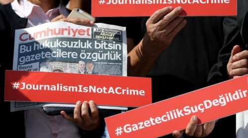 Τουρκία: Αποφυλακίζονται οι δημοσιογράφοι της Cumhuriyet