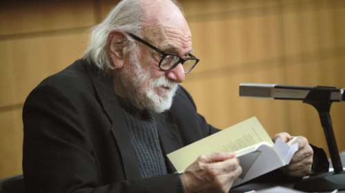 Πέθανε ο Νάνος Βαλαωρίτης, μια μορφή των ελληνικών γραμμάτων