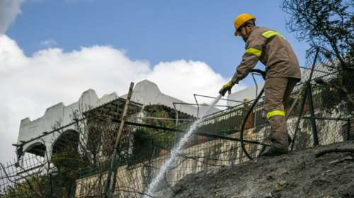 Λαγονήσι: Σε ύφεση η φωτιά - Μικρές ζημιές εξωτερικά σε σπίτια