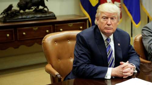 Ο Λευκός Οίκος δεν αποκλείει συνάντηση Τραμπ - Ροχανί