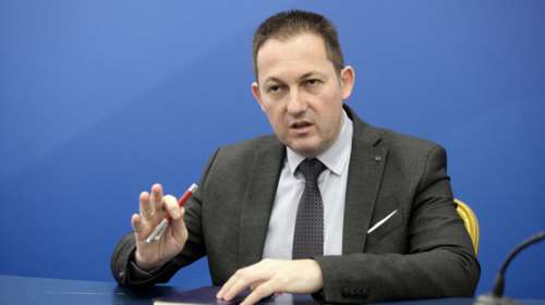 Πέτσας για Τσίπρα: Θα δούμε τα στοιχεία της δικογραφίας