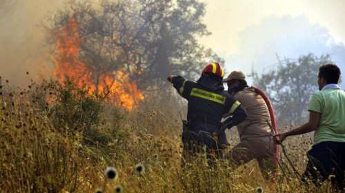 Ζάκυνθος: Μεγάλη πυρκαγιά στο χωριό Μαριές