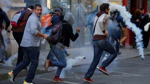 Σάββατο κινητοποιήσεων στο Παρίσι με προσαγωγές και δακρυγόνα