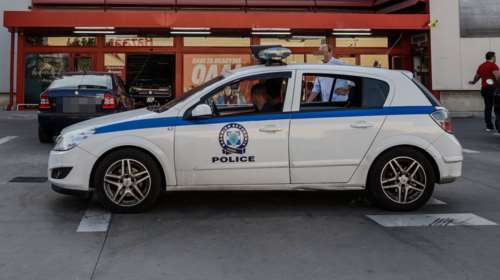 Απόπειρα εισβολής με αυτοκίνητο σε κατάστημα ηλεκτρονικών ειδών