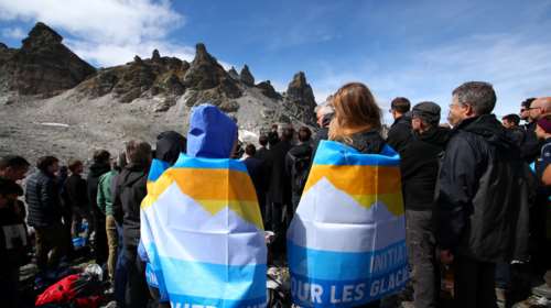 Oι Ελβετοί «κήδεψαν» τον πιο γνωστό παγετώνα τους