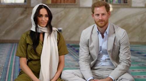 Μέγκαν Μαρκλ: Ο εντελώς λάθος τρόπος που φόρεσε τη μαντίλα στην Αφρική