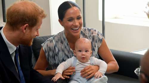 Το ντεμπούτο του Άρτσι: Στην αγκαλιά της μαμάς του, ίδιος ο μπαμπάς του