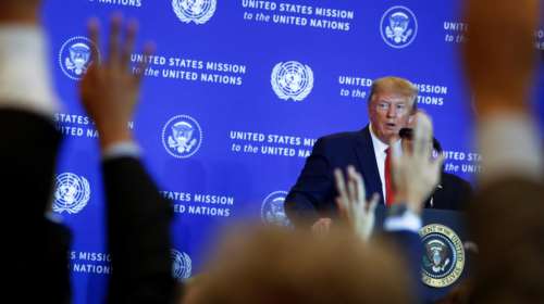 Σε κλοιό ο Τραμπ: «Καθαίρεση γι αυτό; είναι ανέκδοτο»