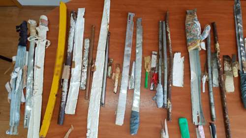 Ναρκωτικά, σπαθιά και μαχαίρια βρέθηκαν στις φυλακές Αυλώνα