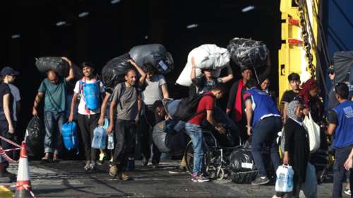 Μεταφέρονται από τη Λέσβο 703 αιτούντες άσυλο
