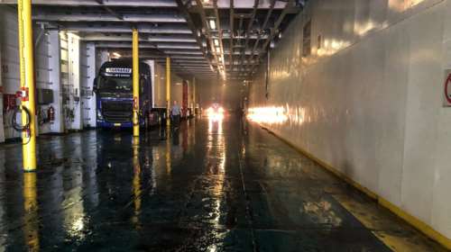 Olympic Champion: Τρεις τραυματίες, καμένες νταλίκες, σοβαρές ζημιές