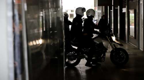 Ληστές με κουκούλες εισέβαλαν σε σπίτι στο Πόρτο Ράφτη