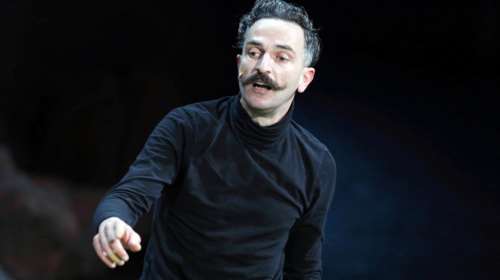 Άρης Σερβετάλης: To σοβαρό τροχαίο όταν ήταν τεσσάρων &amp; η σχέση με τον Θεό