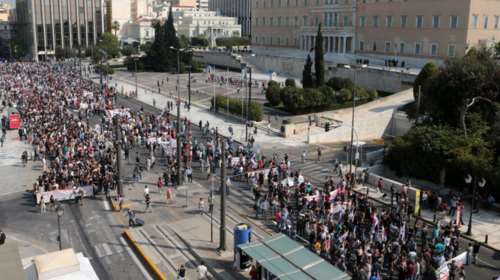Απεργία: Σε χρόνο... ρεκόρ οι πορείες και με μικρή συμμετοχή
