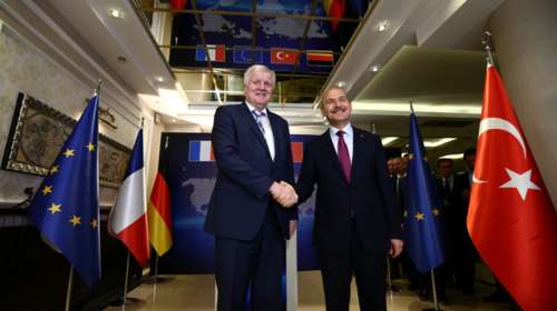 Ο Ζεεχόφερ ευχαριστεί την Αγκυρα και υπόσχεται βοήθεια για το προσφυγικό