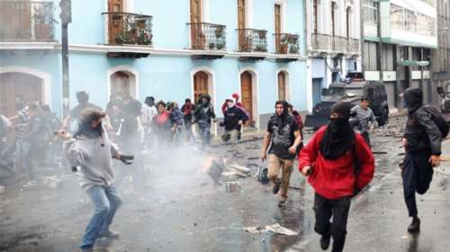 Σε κατάσταση έκτακτης ανάγκης ο Ισημερινός-Κύμα ταραχών