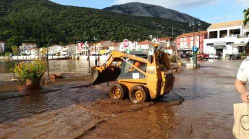 Πλημμύρες &amp; καταστροφές σε Κεφαλονιά, Τρίκαλα και Ιθάκη