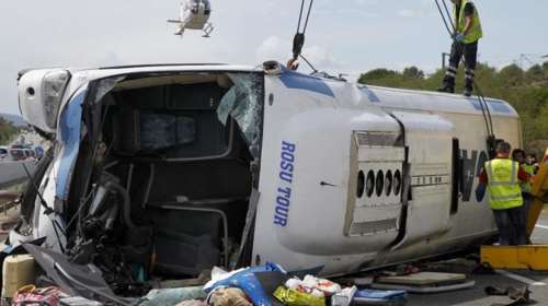 Δέκα νεκροί από μετωπική νταλίκας-λεωφορείου στη Ρουμανία