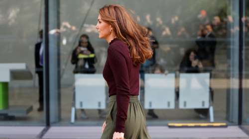 Σαν fashionista με παντελόνα και πουλόβερ η Κέιτ Μίντλετον στο Λονδίνο