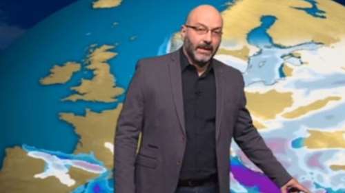 Σάκης Αρναούτογλου: &quot;Τον σπούδασα με έναν μισθό 900 ευρώ&quot; - Συγκινεί η εξομολόγηση για τον υιοθετημένο γιο του