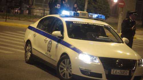 Εξάρχεια: Επίθεση σε ΜΑΤ έξω από την εκκενωμένη κατάληψη Gare