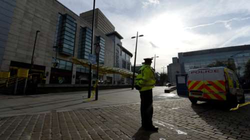 Βρετανία: Ύποπτος για τρομοκρατία άγνωστος που μαχαίρωσε τρεις