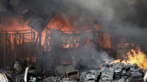 Υπό έλεγχο η φωτιά στο κατάστημα στο Κορωπί