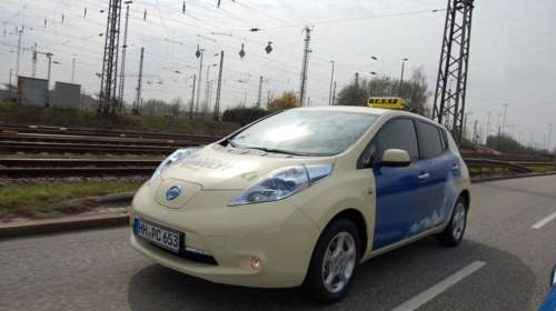 354.000 χλμ με ηλεκτρικό ταξί και μια... μπαταρία