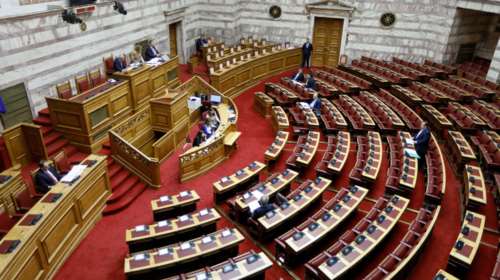 Τι προβλέπει ο αντικαπνιστικός νόμος που ψηφίστηκε στη Βουλή