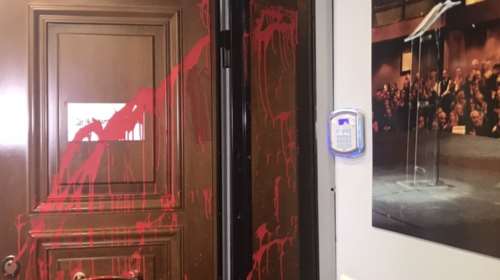 Εισβολή Ρουβίκωνα στο πολιτικό γραφείο του Βασ. Κικίλια - Εικόνες