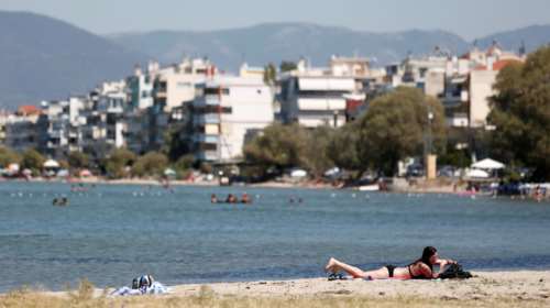 Συννεφιά και λίγες βροχές την Κυριακή, με θερμοκρασίες έως 29 βαθμούς
