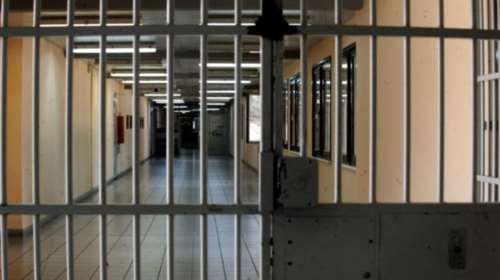 Τέσσερα χρόνια φυλακή στον γονιό μαθητή δημοτικού που χτύπησε δασκάλα