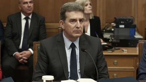 Επιμένει στη διάκριση μεταξύ προσφύγων και μεταναστών η κυβέρνηση