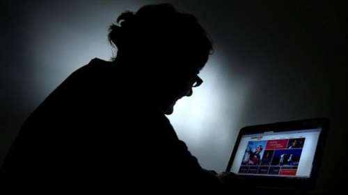 Χειροπέδες σε άνδρα για πορνογραφία ανηλίκων στο διαδίκτυο