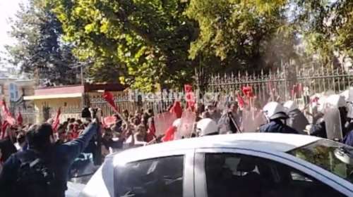 Θεσσαλονίκη: Ένταση και χημικά σε πορεία φοιτητών στο ΥΜΑΘ (βίντεο)