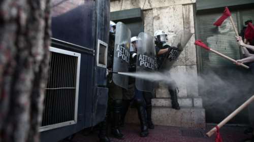 Χημικά και ένας τραυματίας στην πορεία των φοιτητών στην Αθήνα (φωτό)