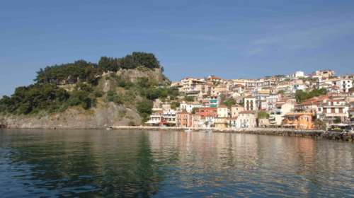 Νεκρή νεαρή τουρίστρια - Έπεσε από το Κάστρο της Πάργας